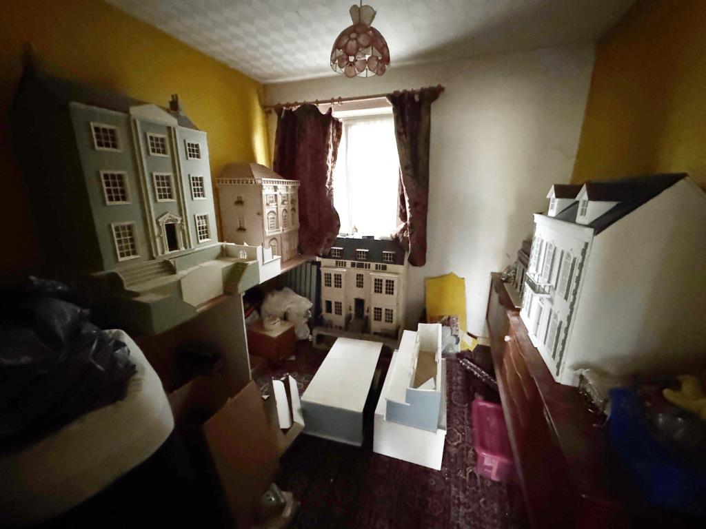 Lot: 137 - DETACHED BUNGALOW FOR IMPROVEMENT - Bedroom 3